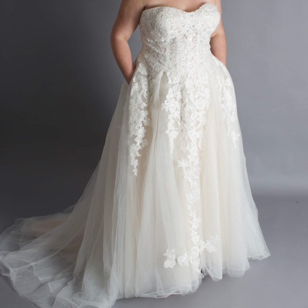 Brand New UNALTERED UNWORN wedding gown